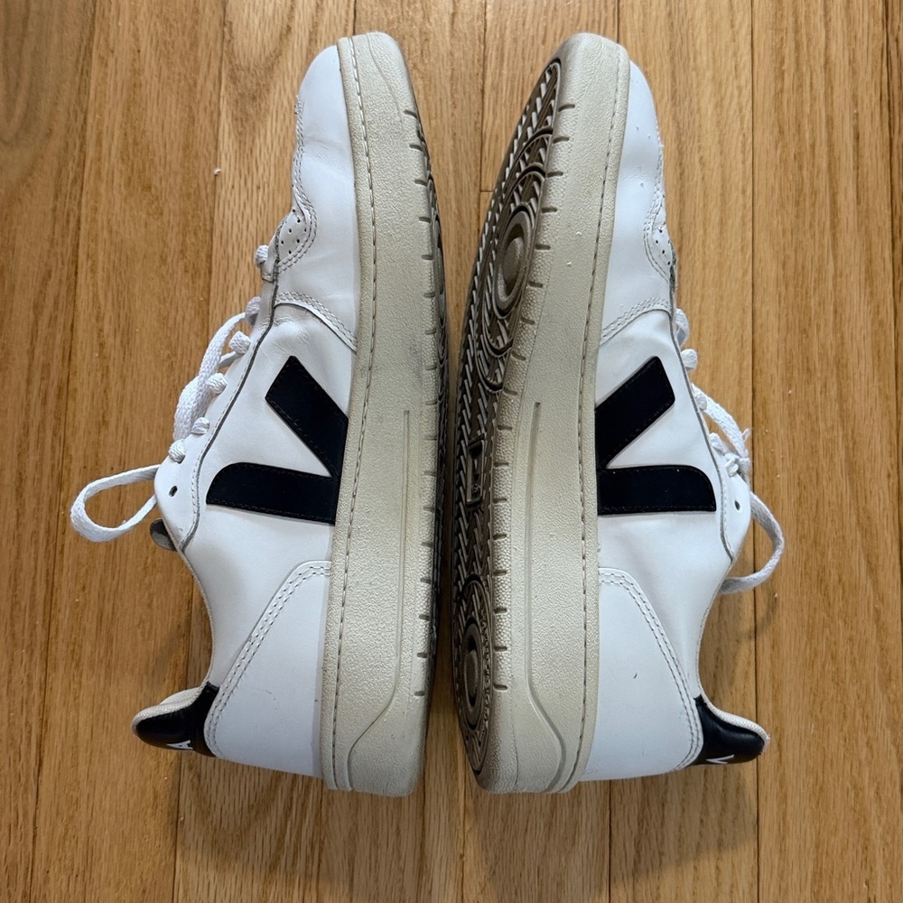Veja V-10 Black/White Leather Sneakers Sz 9 - Picture 9 of 13
